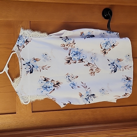 Women's top - Picture 3 of 3